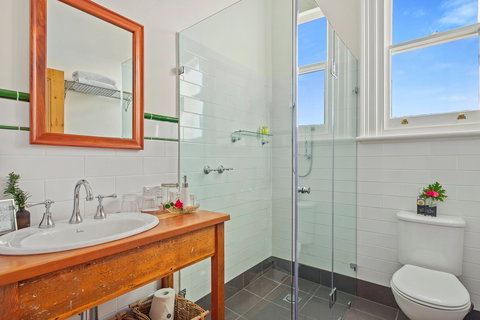 Cygnet Old Bank B&B - Accommodation 4U 5