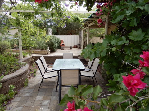 Dot's House - Accommodation 4U 5