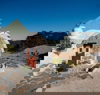 Earthship Ironbank - Accommodation 4U