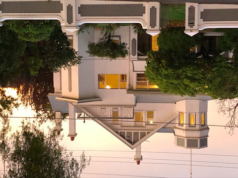 Eastern Beach Art House - Accommodation 4U 0