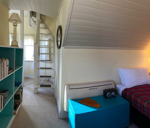 Eastern Beach Art House - Accommodation 4U 3