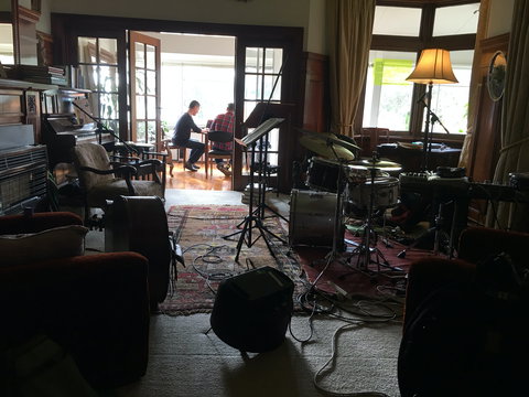 Eastern Beach Art House - Accommodation 4U 5