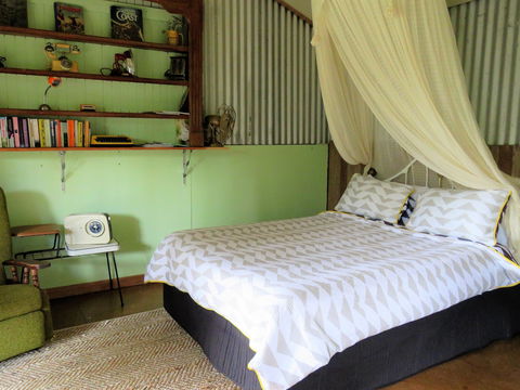 Fig Tree Retro Studio - Accommodation 4U 4