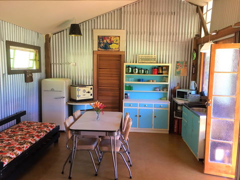 Fig Tree Retro Studio - Accommodation 4U 6