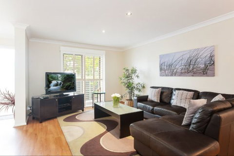 Honeysuckle Townhouses - Accommodation 4U 1