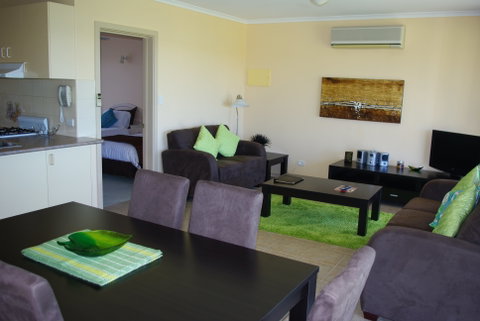 Lake View Apartments - Accommodation 4U 4