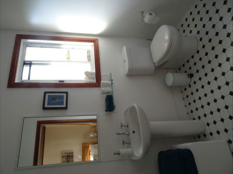 Le Piaf On Treasure Bed And Breakfast - Accommodation 4U 3