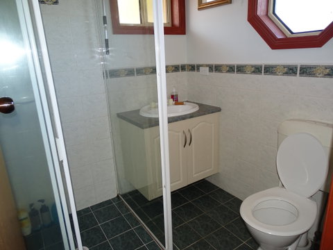 Marina Pathway - Accommodation 4U 8