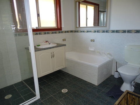 Marina Pathway - Accommodation 4U 10