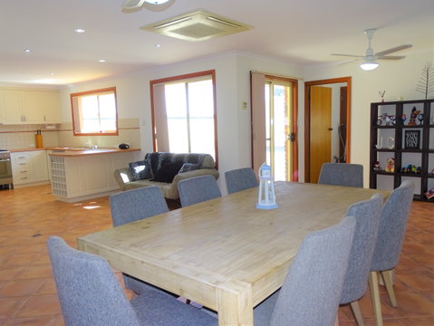 Marina Pathway - Accommodation 4U 11