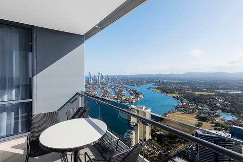 Meriton Suites Southport - Accommodation 4U 5