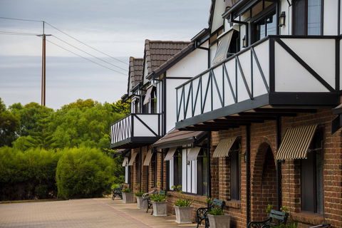 Mick O'Shea's - Accommodation 4U 0
