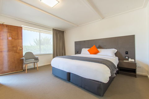Mick O'Shea's - Accommodation 4U 1