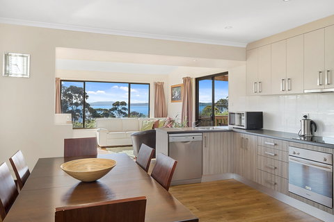 Mirramar House - Accommodation 4U 1