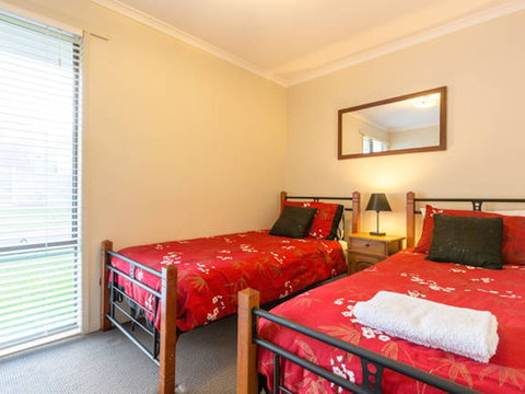 Mirramar House - Accommodation 4U 6