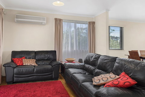 Mirramar House - Accommodation 4U 7