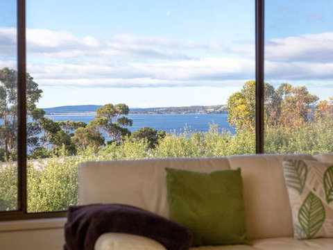 Mirramar House - Accommodation 4U 9