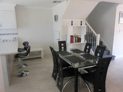 Oaklands Junction - Accommodation 4U 2