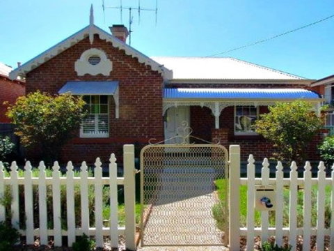 Robina: Bathurst Self Contained Accommodation - Accommodation 4U 0