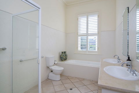 St Helens - Accommodation 4U 8