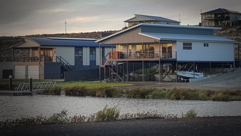 96 Marina Way Mannum Waters - River Shack Rentals - Accommodation 4U 0
