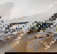 Barefoot at Broke - Accommodation 4U