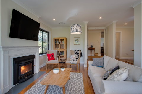 Cadogan Country House - Accommodation 4U 1