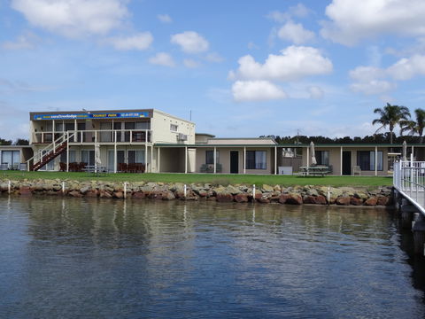 Coral Tree Lodge Tourist Park - Accommodation 4U 0