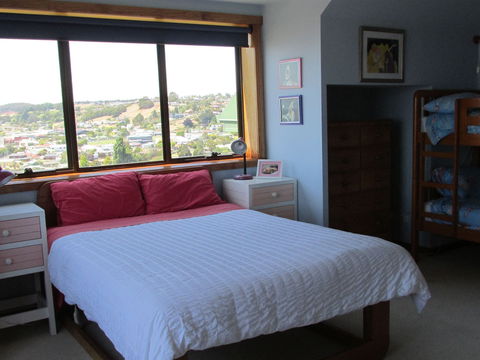 High On Penguin - Accommodation 4U 6