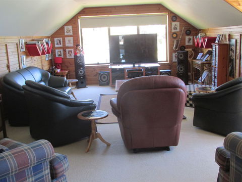 High On Penguin - Accommodation 4U 7