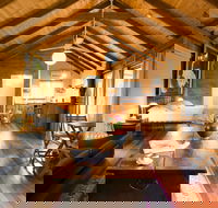 Mavis's Kitchen and Cabins - Accommodation 4U