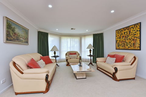 Noble Willow Estate - Accommodation 4U 1