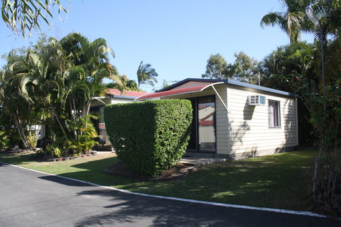 Sarina Palms Caravan Village - Accommodation 4U 1