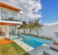 Stunning Luxury Home - Accommodation 4U