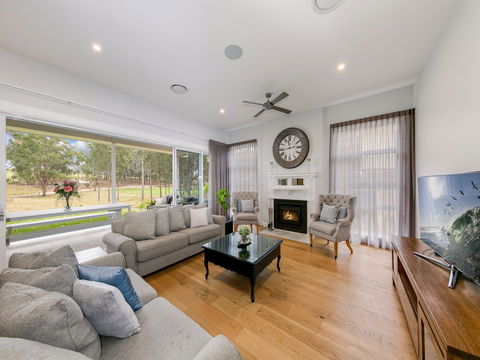 The Grey House - Accommodation 4U 0