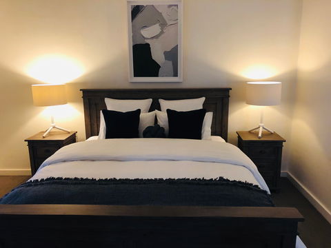 Tomfoolery Winemaker's Cottage - Accommodation 4U 0