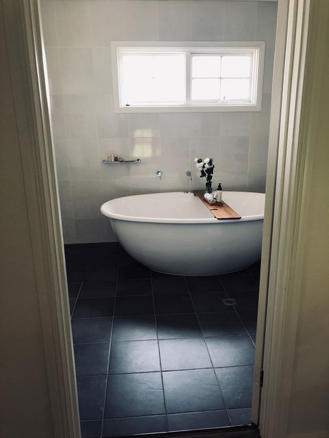 Tomfoolery Winemaker's Cottage - Accommodation 4U 1