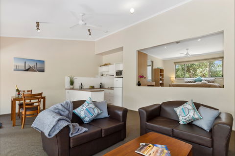 Waterfront Retreat At Wattle Point - Accommodation 4U 5