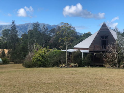Wobbly Boot Estate - Accommodation 4U 0