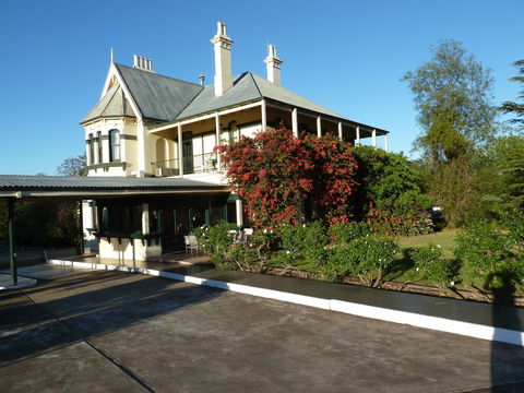Airlie House Motor Inn - Accommodation 4U 0