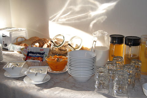 Airlie House Motor Inn - Accommodation 4U 2