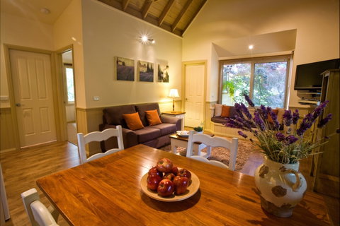 Autumn Abode Cottages - Accommodation 4U 0