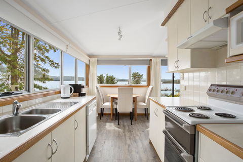 Beauty Point Holiday House - Accommodation 4U 1