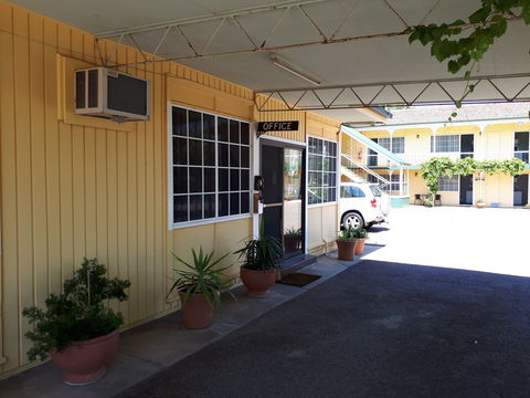 Bradman Motor Inn - Accommodation 4U 1