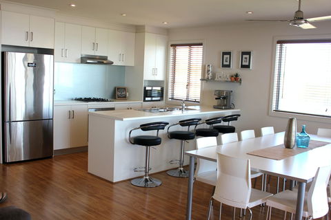 Cheers - Accommodation 4U 1