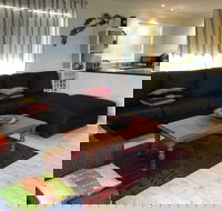 Flutterby's Beach Retreat Preston Beach - Accommodation 4U