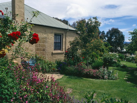 Hamilton's Cottage Collection And Country Gardens - Georges Cottage - Accommodation 4U 1