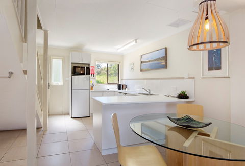 Lakeside Townhouse - Accommodation 4U 2