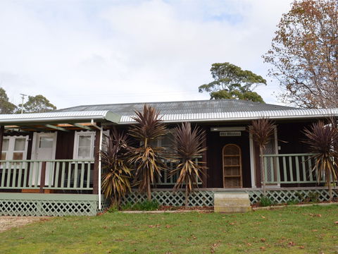 Old Whisloca Cottage - Accommodation 4U 0