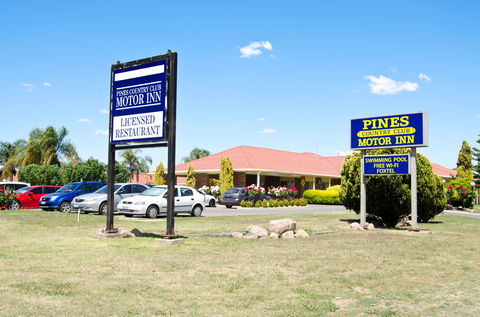 Pines Country Club Motor Inn - Accommodation 4U 0
